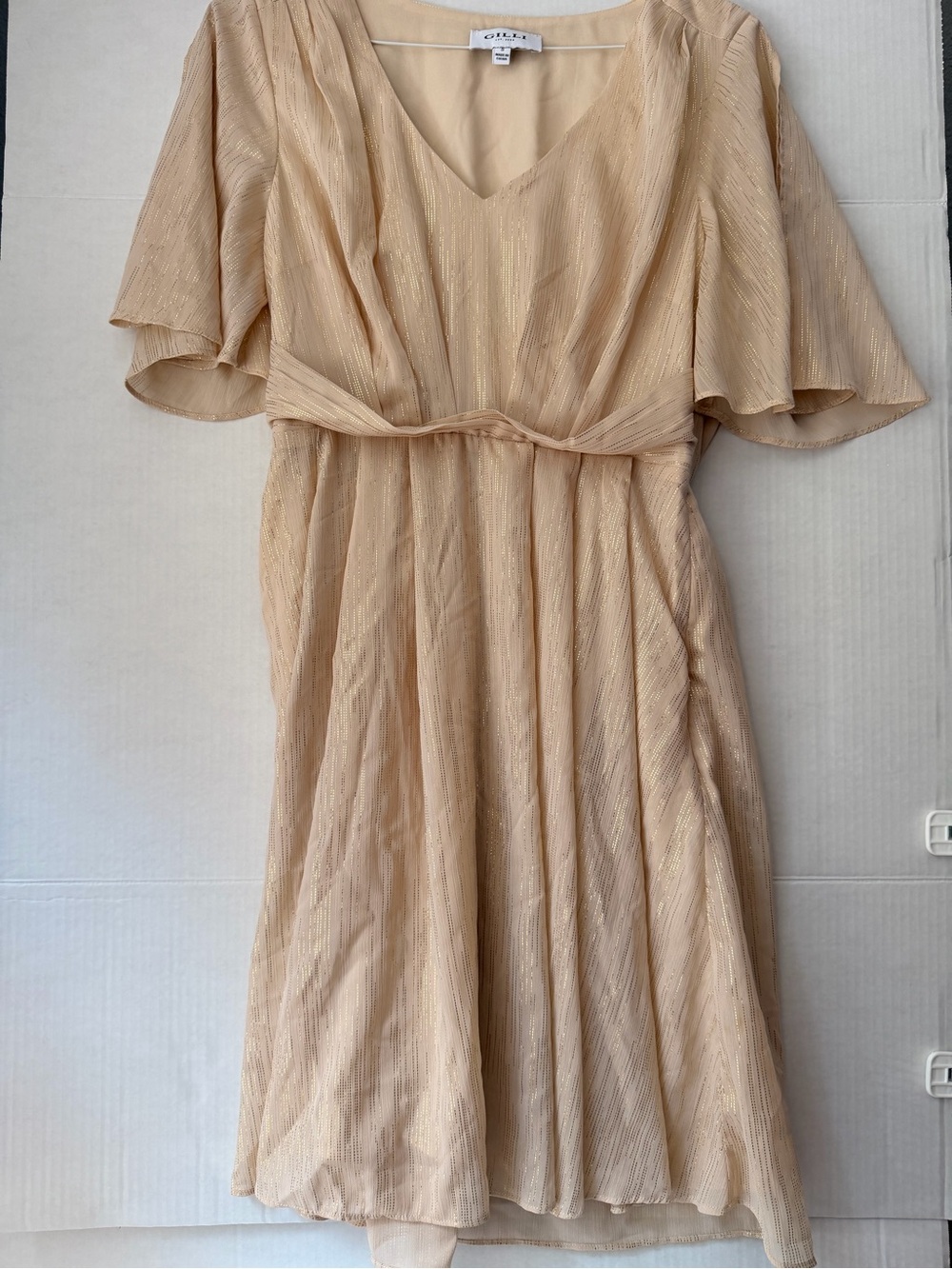 Gilli Champagne Beige V-Neck Midi Dress